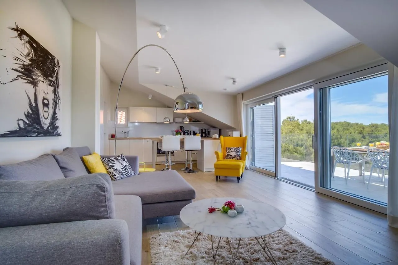 Penthouse Design & Beach Ferienwohnung Direkt Am Meer Mit Unverbautem Blick Ueber Die Adria (Adults Only)
