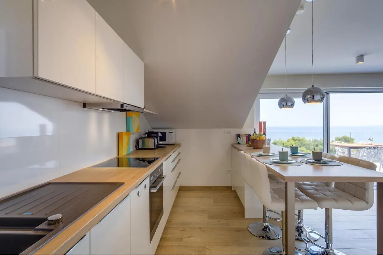 Penthouse Design & Beach Ferienwohnung Direkt Am Meer Mit Unverbautem Blick Ueber Die Adria (Adults Only)